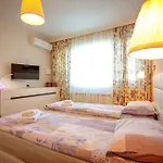 Green Apartment - Top Location, Near City Center!