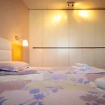 Green Apartment - Top Location, Near City Center!