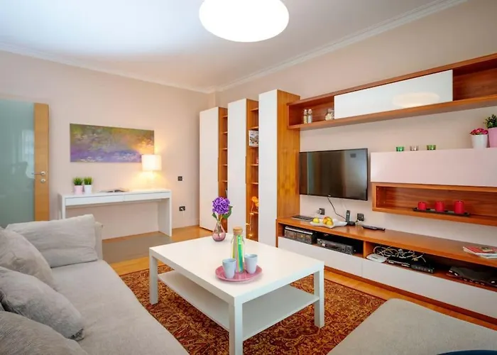 Green Apartment - Top Location, Near City Center!
