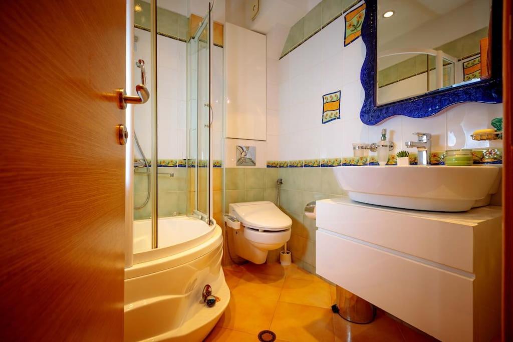 - Location, Near Center! Apartment
