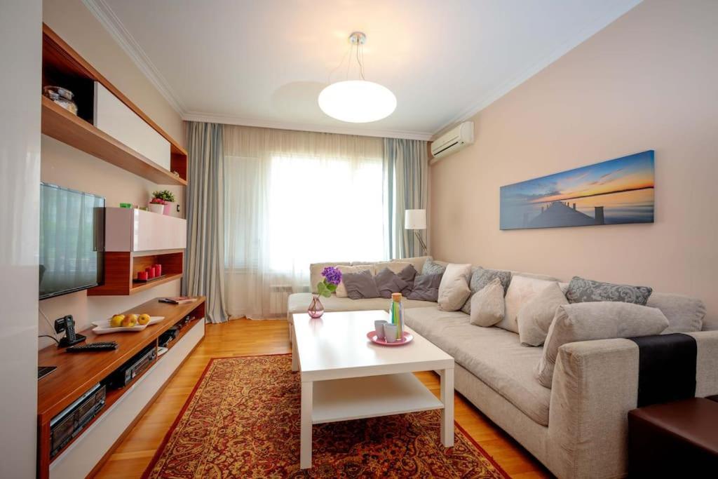 - Location, Near Center! Apartment *