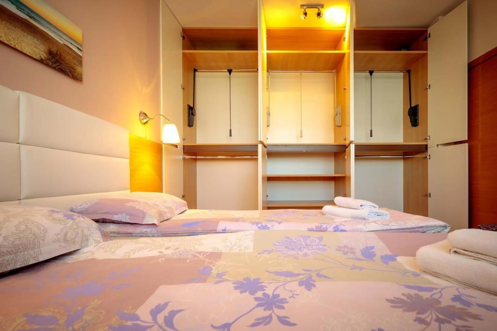 Apartment - Location, Near Center!