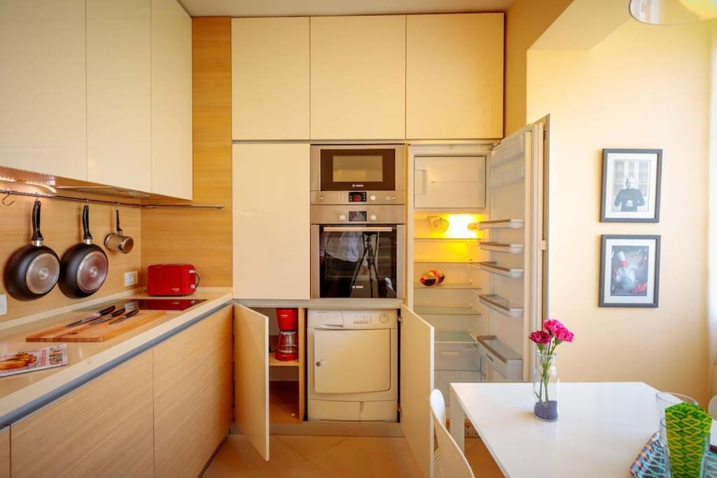 Apartment - Location, Near Center!