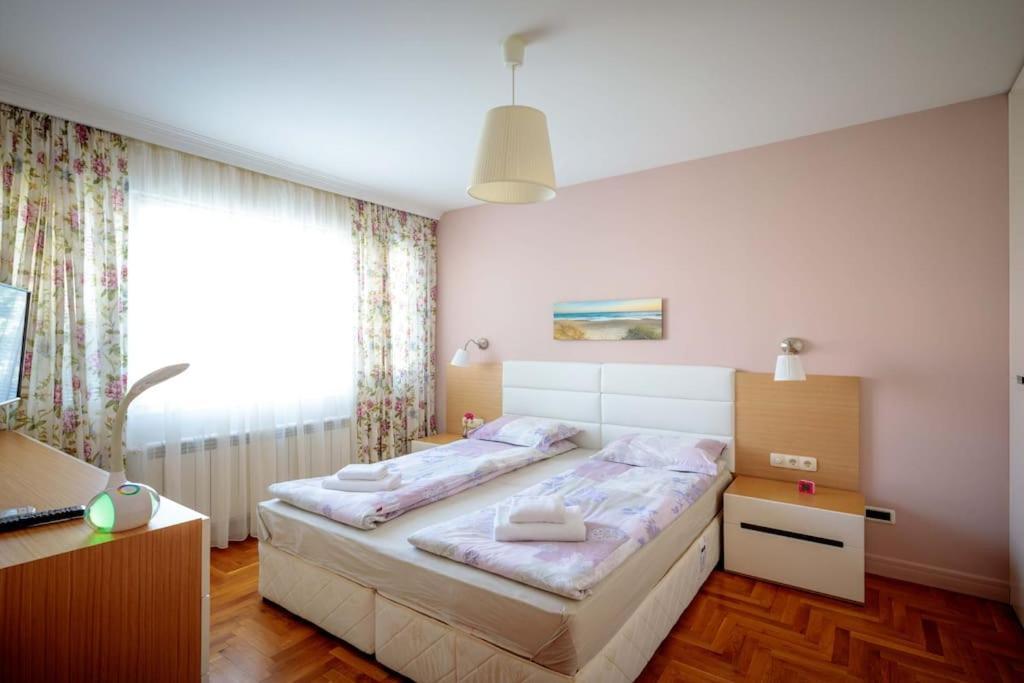 Apartment - Location, Near Center!
