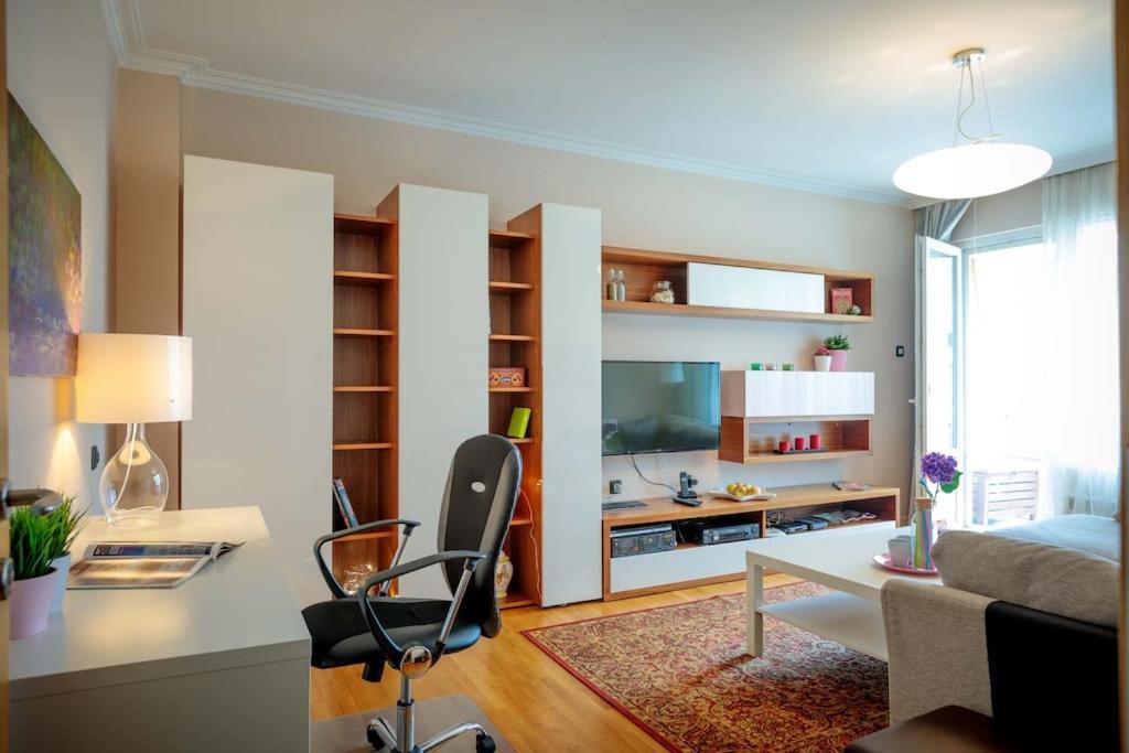 - Location, Near Center! Apartment *