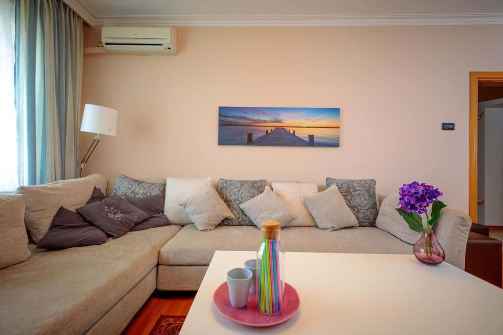 - Location, Near Center! Apartment
