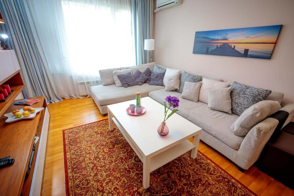 Apartment - Location, Near Center!