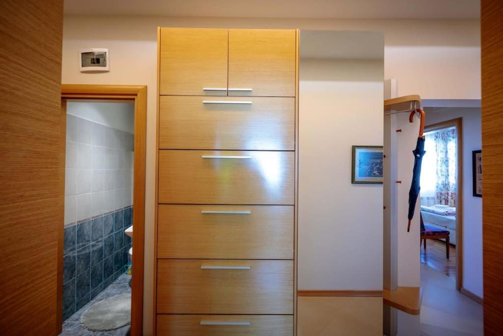 Apartment - Location, Near Center!