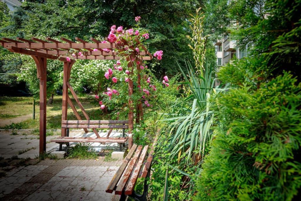 Apartment - Location, Near Center! *